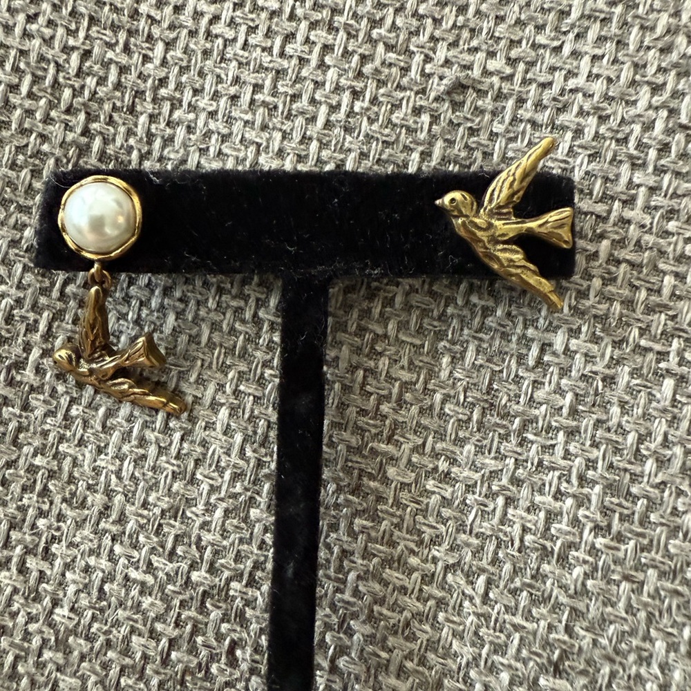 Dior bird Gold and White Pearl Stud Earrings - Picture 4 of 8